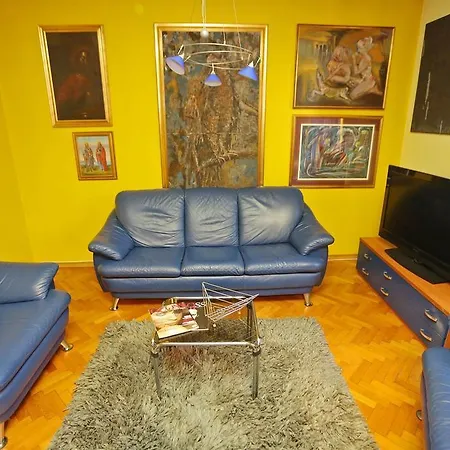 Heart Of Lola Apartment